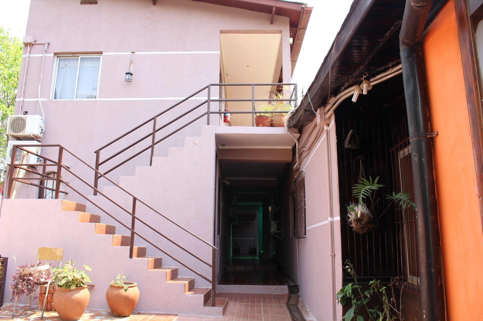 Residencial Noelia Hostel Пуерто Игуасу Екстериор снимка