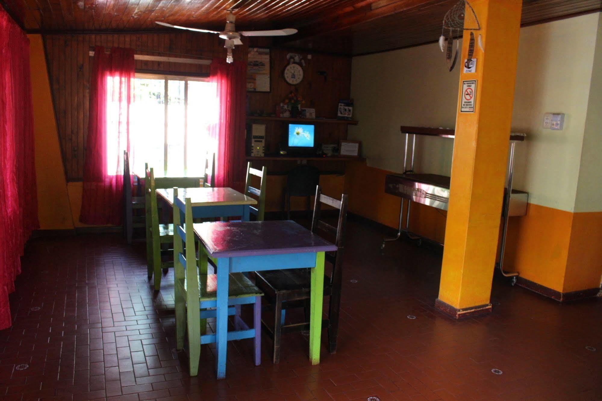 Residencial Noelia Hostel Пуерто Игуасу Екстериор снимка