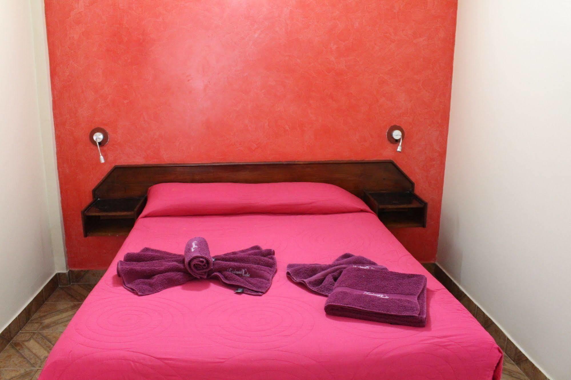 Residencial Noelia Hostel Пуерто Игуасу Екстериор снимка