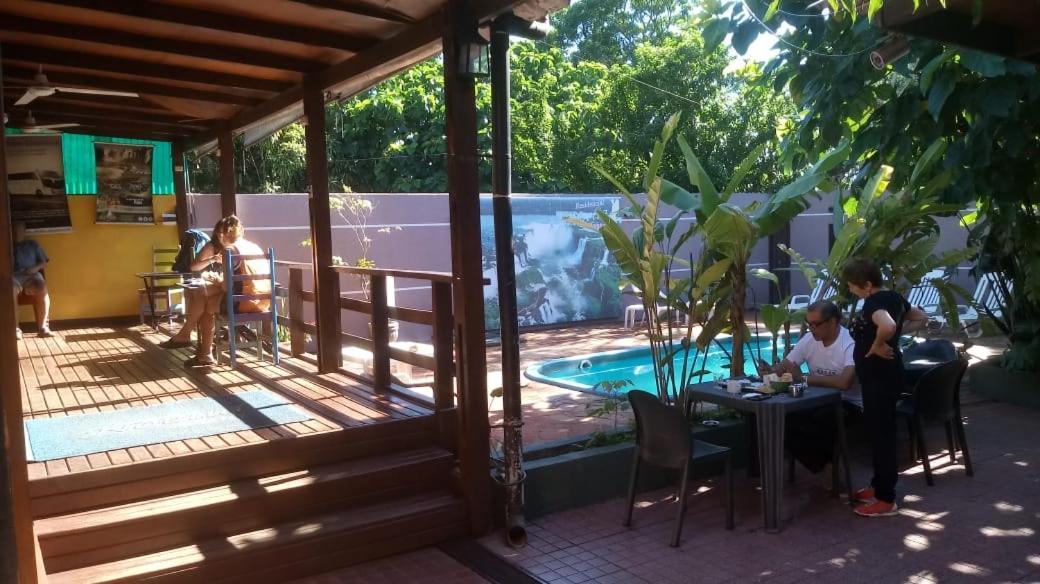 Residencial Noelia Hostel Пуерто Игуасу Екстериор снимка