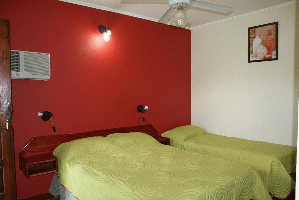 Residencial Noelia Hostel Пуерто Игуасу Екстериор снимка